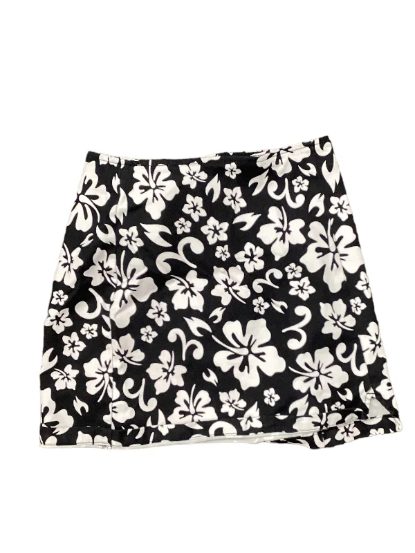 Black & White Skirt Mini & Short Wild Fable, Size 4 High-Waisted Skater Skirt